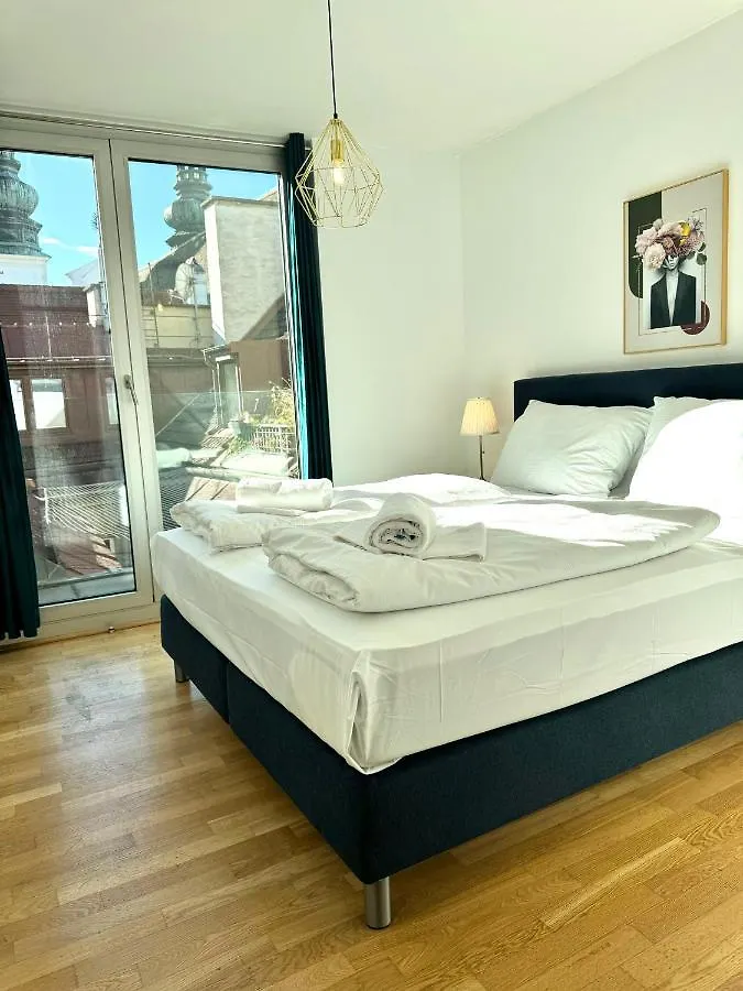 Residential Elegance: Yourvienna Classic Apartments In City Center  Viena