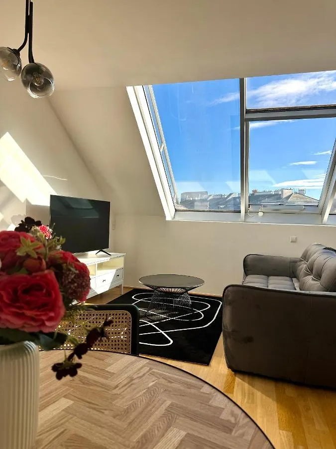 Residential Elegance: Yourvienna Classic Apartments In City Center 0*, Vienna