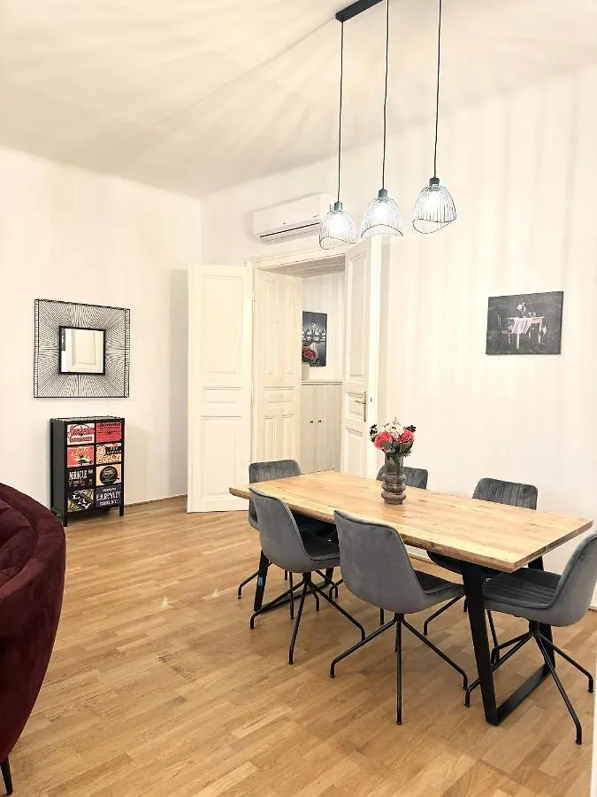 Residential Elegance: Yourvienna Classic Apartments In City Center Austria