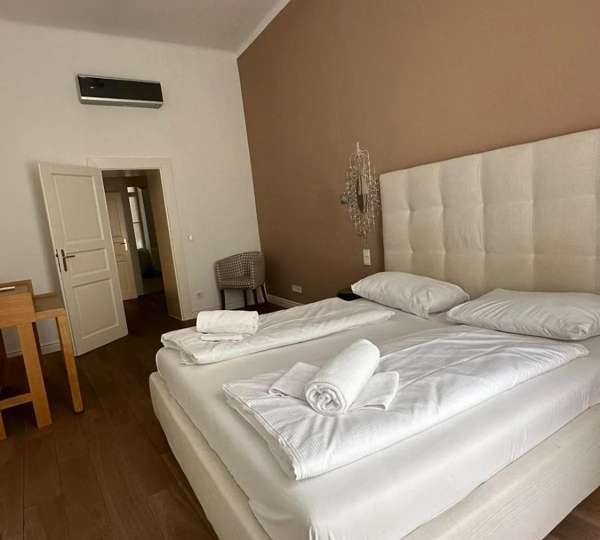 Residential Elegance: Yourvienna Classic Apartments In City Center